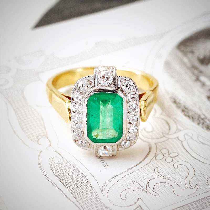 women’s sophisticated ring-Fantastique 1970's Deco Emerald & Diamond Cocktail Ring