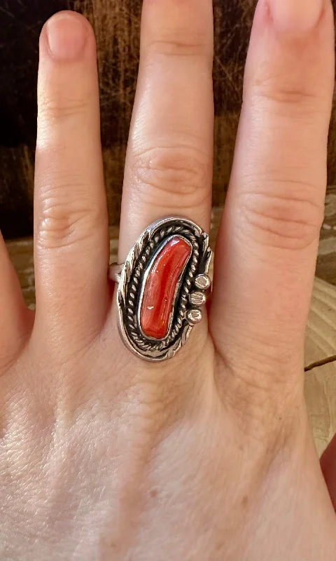 women’s zircon ring-SOUTHWEST CHARMER Vintage Sterling Silver & Red Coral Ring • Size 7 1/4