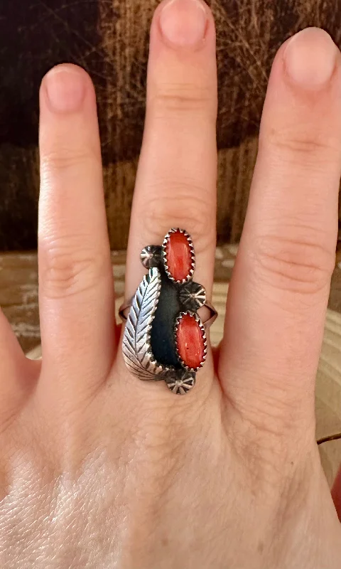 women’s emerald engagement ring-LEAFY CORAL Vintage Sterling Silver & Red Coral Ring • Size 7 1/2