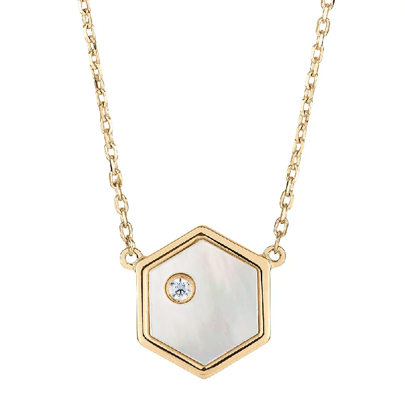 women’s crystal chandelier necklace-Necklace with mother of pearl in 10 carat yellow gold