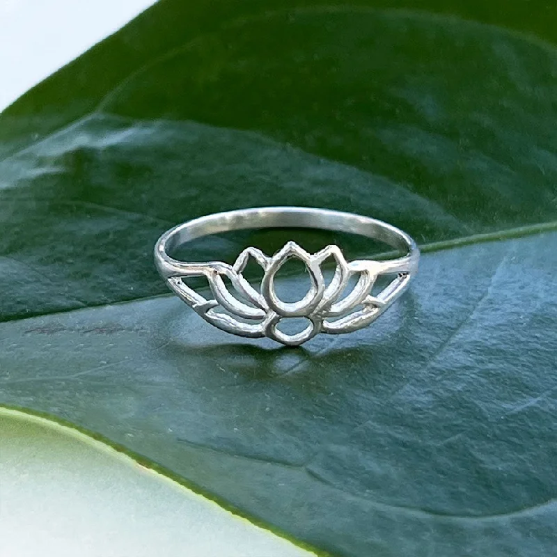 women’s classic solitaire ring-Petit Lotus Ring - Sterling Silver, Indonesia