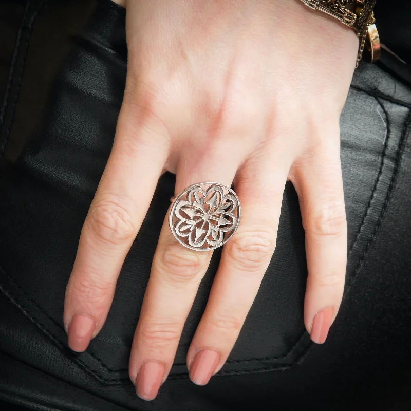 women’s stackable rings-Flamboyant Vintage 1970's Silver Disc Dress Ring