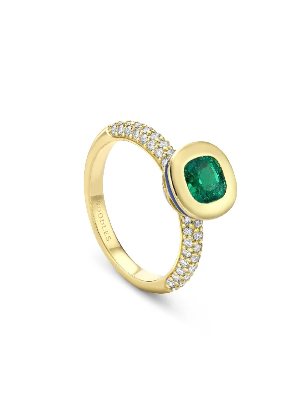 women’s luxury ring-Florentine Cushion Emerald Yellow Gold Ring