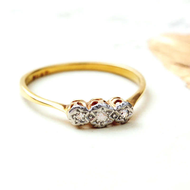 women’s fashion jewelry ring-Twinkly Vintage Diamond Trilogy Ring