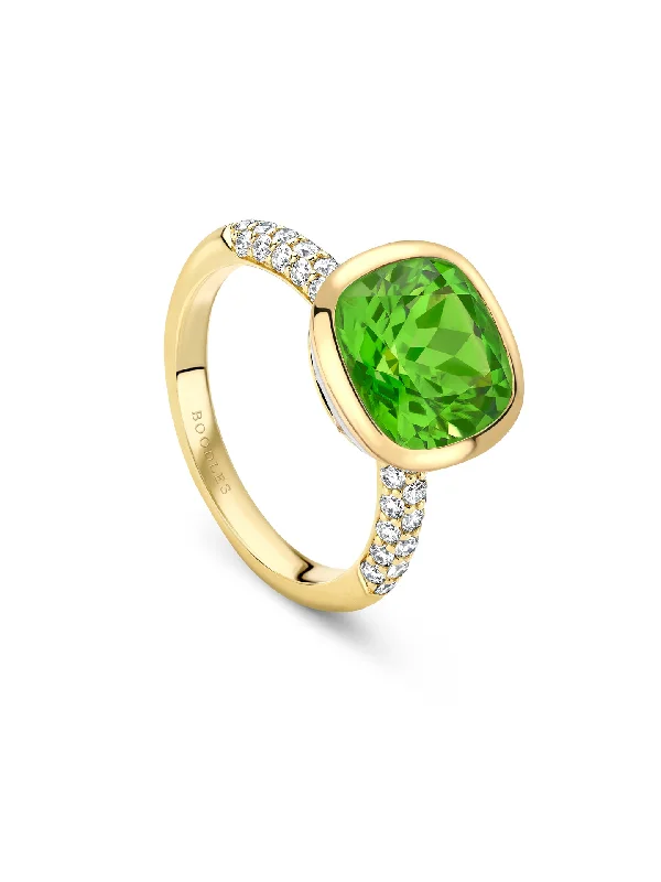 women’s platinum diamond ring-Florentine Dolce Vita Cushion Peridot Yellow Gold Ring